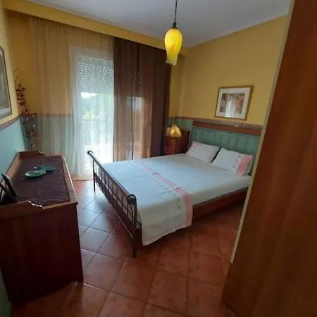 όμορφο, άνετο ζεστά διακοσμημένο ثيرمي