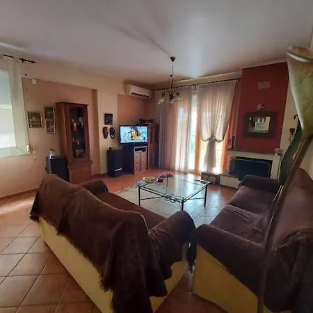 όμορφο, άνετο ζεστά διακοσμημένο ثيرمي